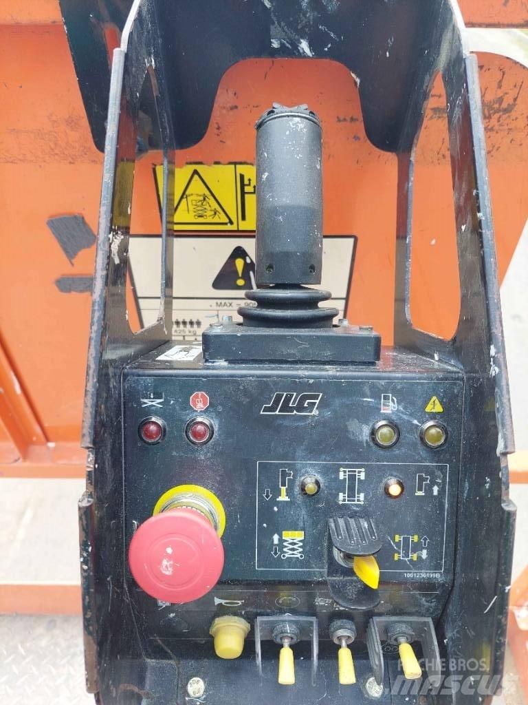 JLG 330 LRT Žirkliniai keltuvai