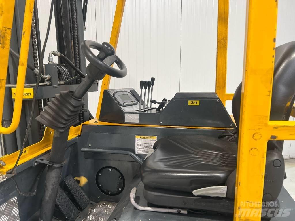 Combilift CBE2500 Šakiniai krautuvai su privažiavimu iš visų keturių pusių