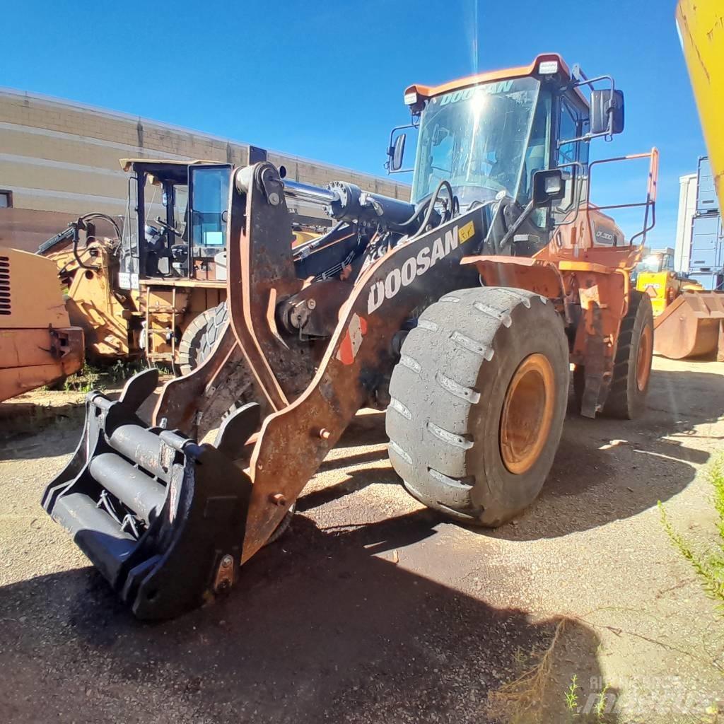 Doosan DL 300-5 Naudoti ratiniai krautuvai