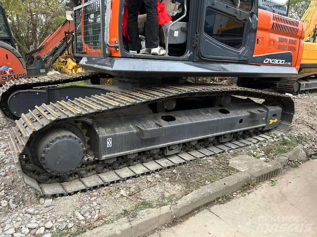 Doosan DX 300 Vikšriniai ekskavatoriai