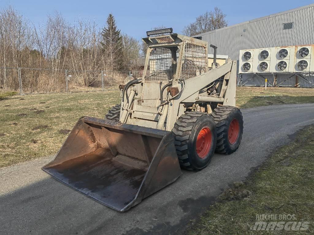 Bobcat M 970 Krautuvai su šoniniu pasukimu