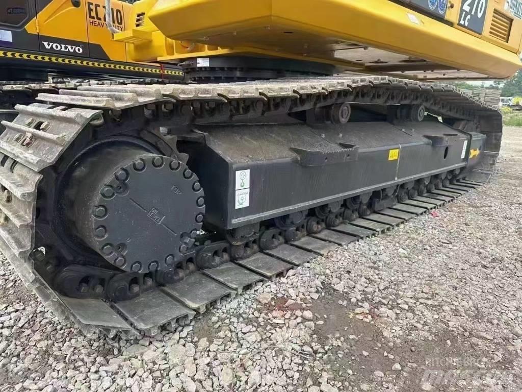 Komatsu 210-8 Vikšriniai ekskavatoriai