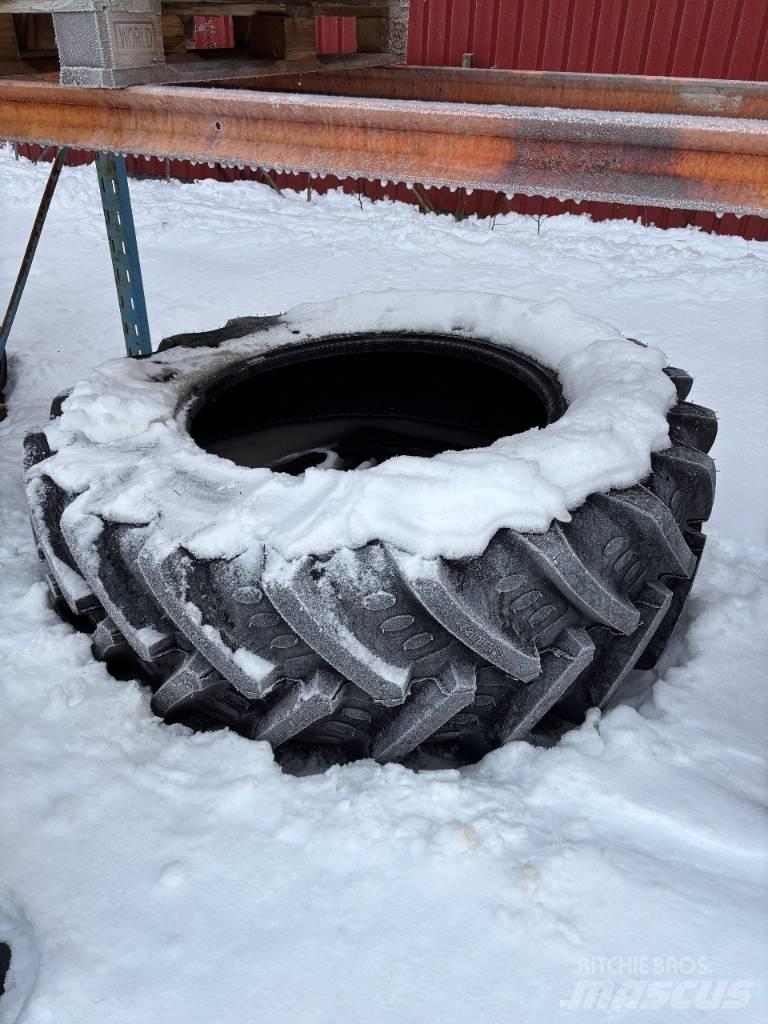 BKT 520/85R38 Padangos, ratai ir ratlankiai