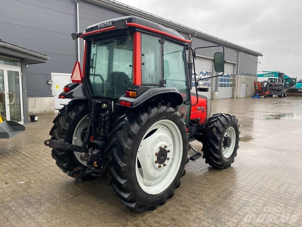 Valtra 700-4 Traktoriai