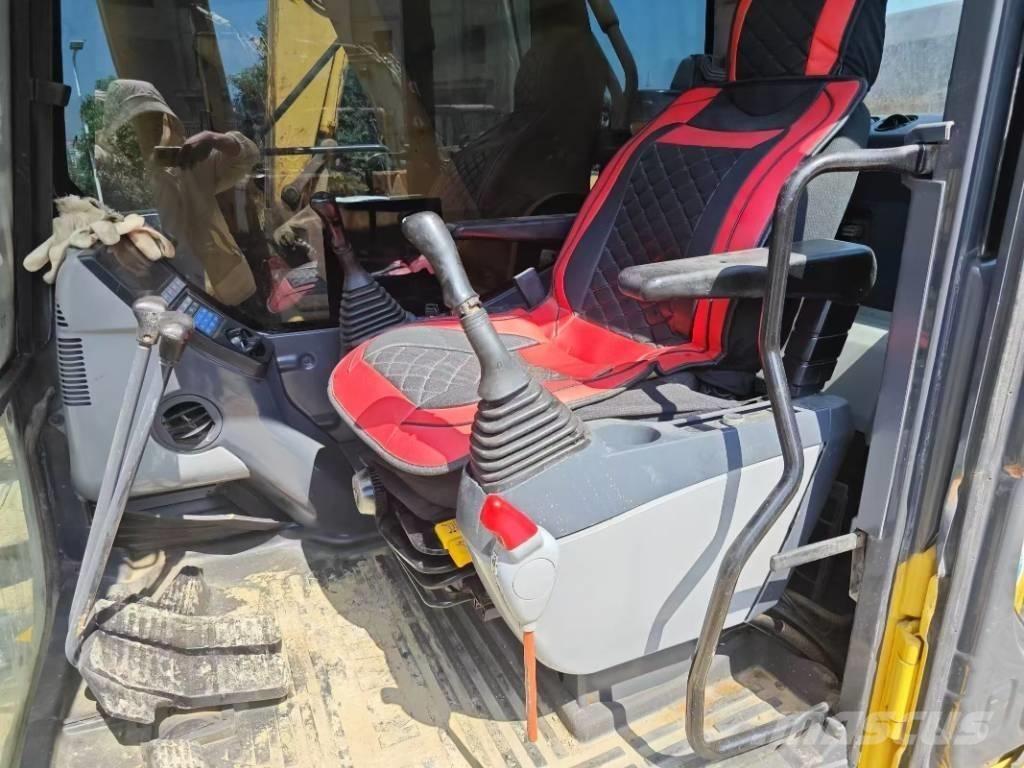 Komatsu PC 450-8 Vikšriniai ekskavatoriai