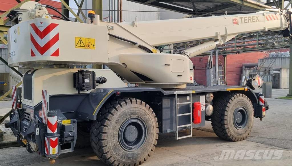 Terex RT 1070 Neapdoroto reljefo kranai