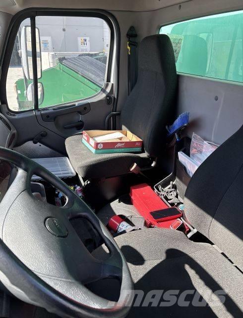 Freightliner M2 Gėrimų tiekimo sunkvežimiai