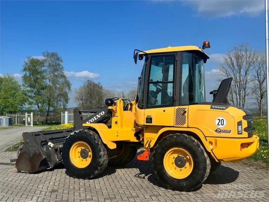 Volvo L30G Naudoti ratiniai krautuvai