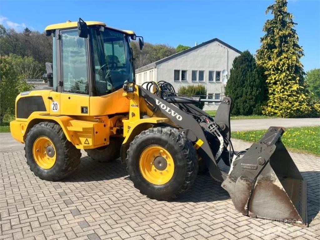 Volvo L30G Naudoti ratiniai krautuvai