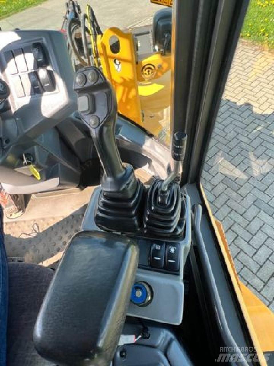 Volvo L30G Naudoti ratiniai krautuvai