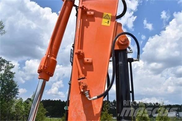 Hitachi ZX 135 Vikšriniai ekskavatoriai