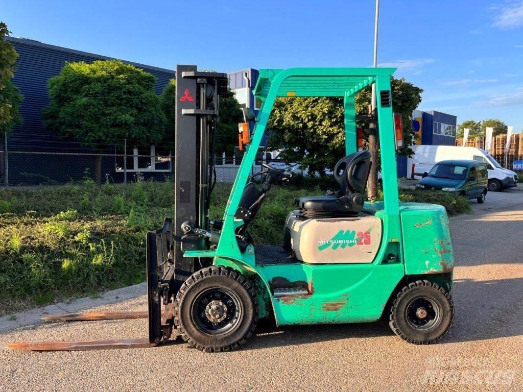 Mitsubishi FD25 Dyzeliniai krautuvai