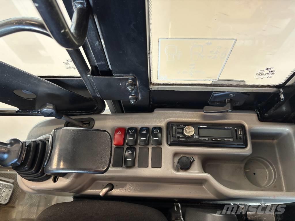 JCB 403 Daugiafunkciniai pakrovėjai