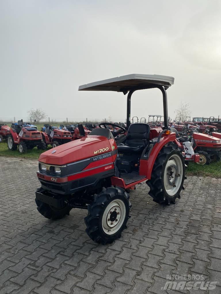 Mitsubishi MT200 Naudoti kompaktiški traktoriai