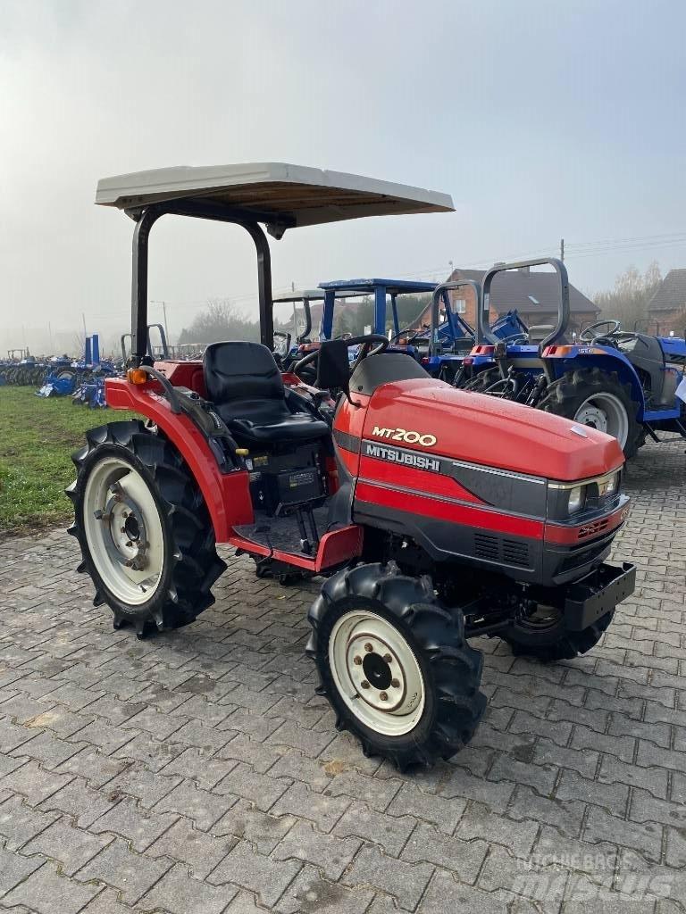 Mitsubishi MT200 Naudoti kompaktiški traktoriai