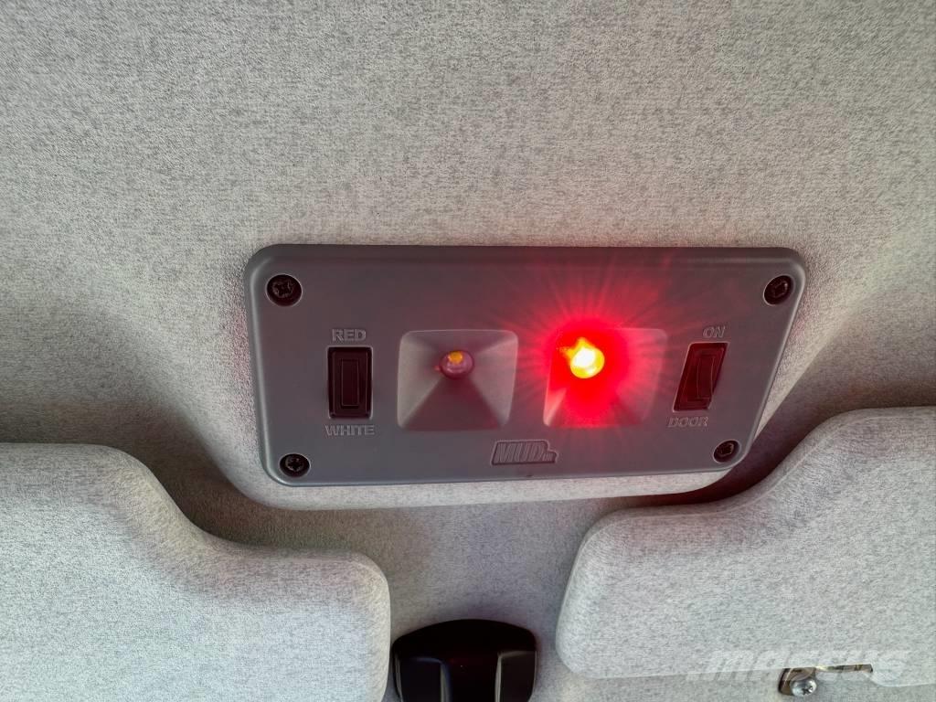Land Rover Defender Lengvieji automobiliai