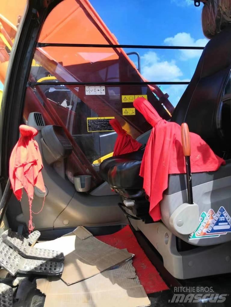 Hitachi ZX200 Vikšriniai ekskavatoriai