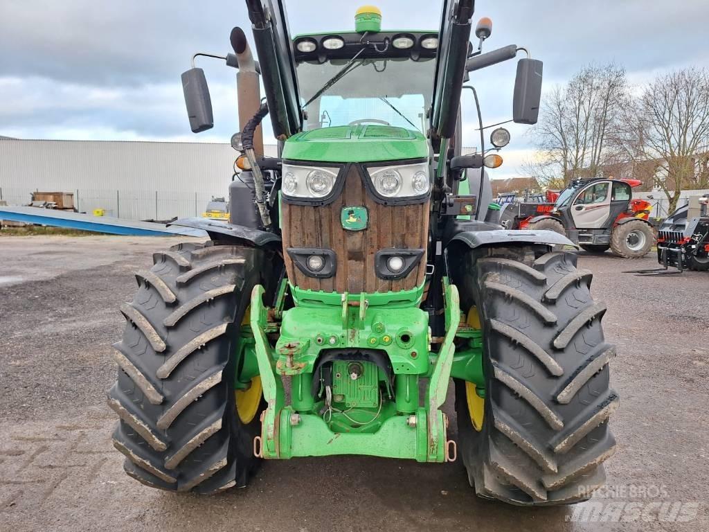 John Deere 6215R Traktoriai