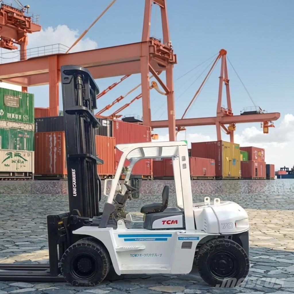 TCM FD 70 Z8 Sunkvežimiai su dengtu kėbulu