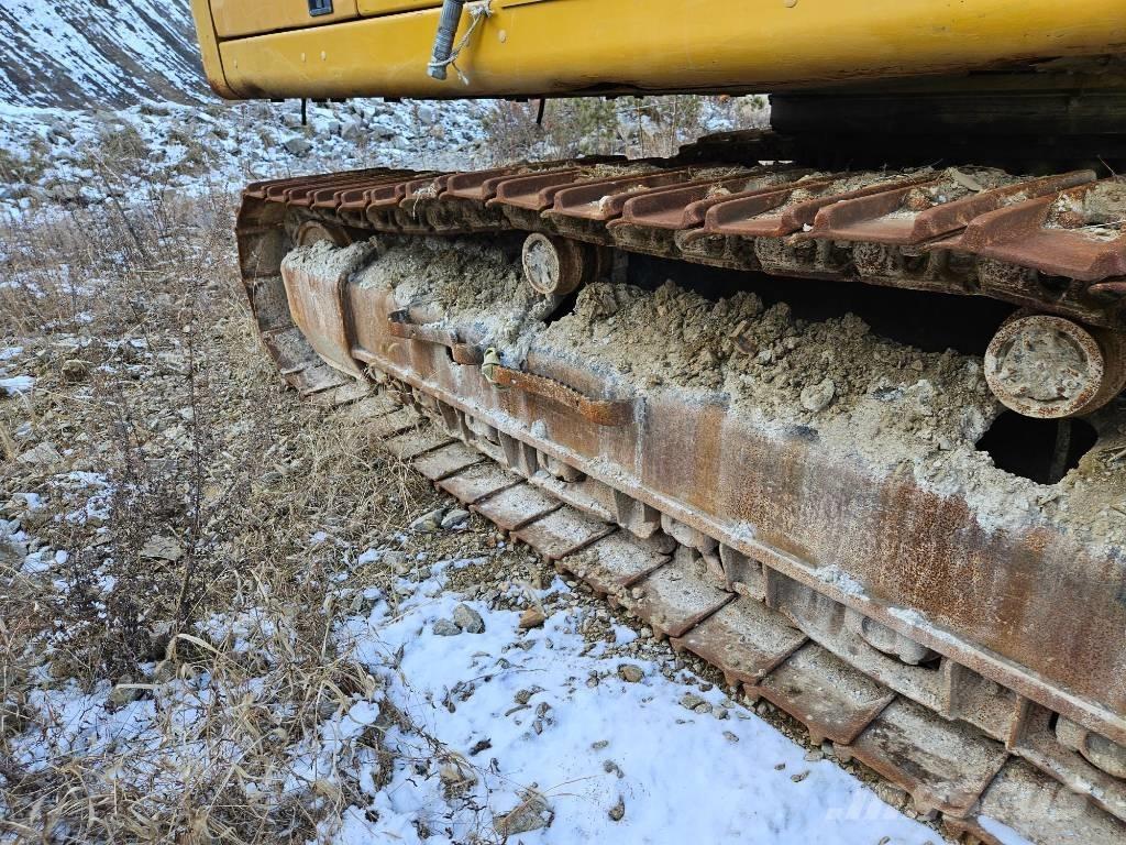 CAT 330 Vikšriniai ekskavatoriai