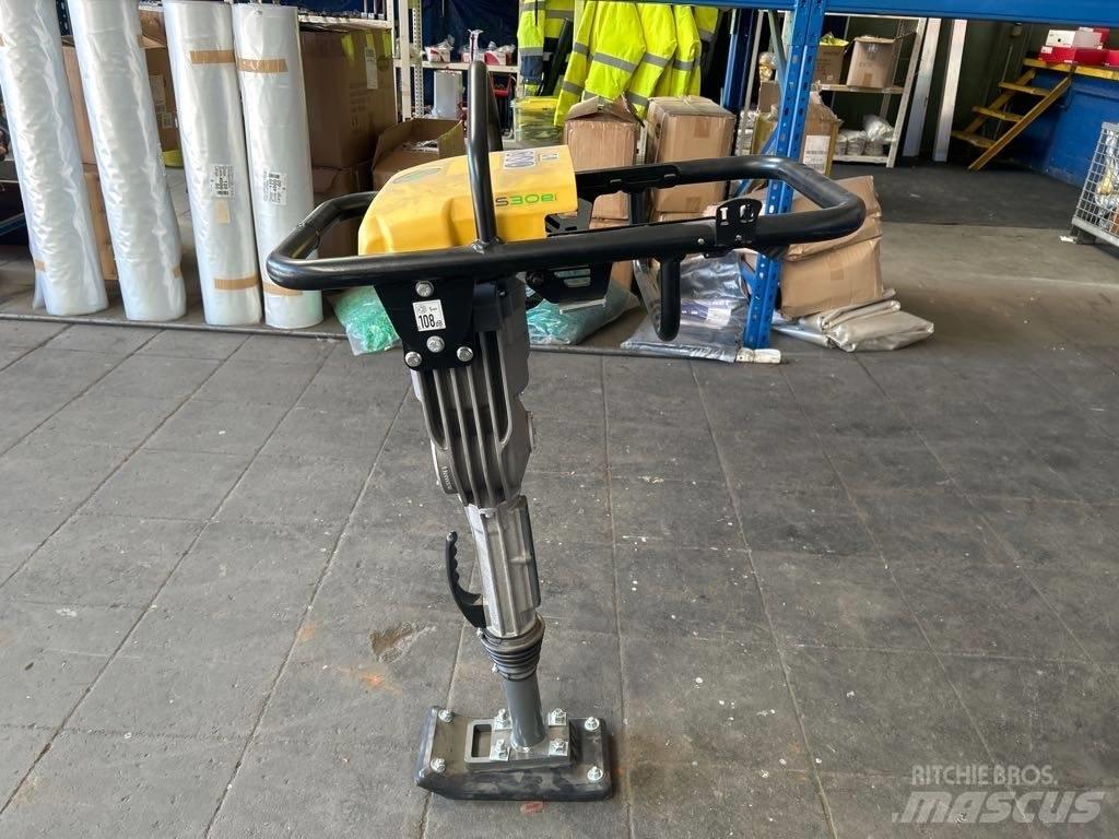 Wacker Neuson AS30e Plūktuvai