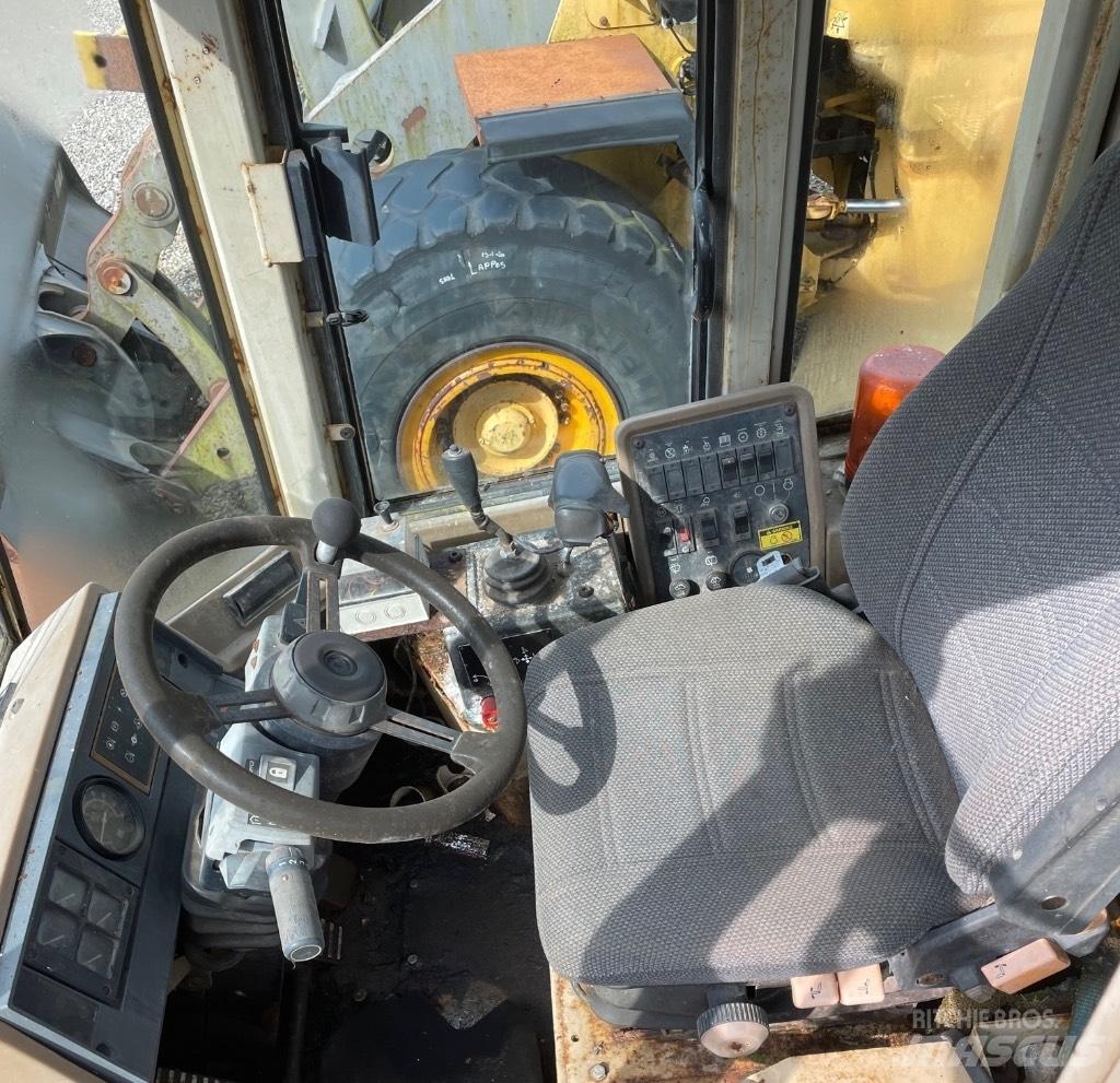 CAT 928F Naudoti ratiniai krautuvai