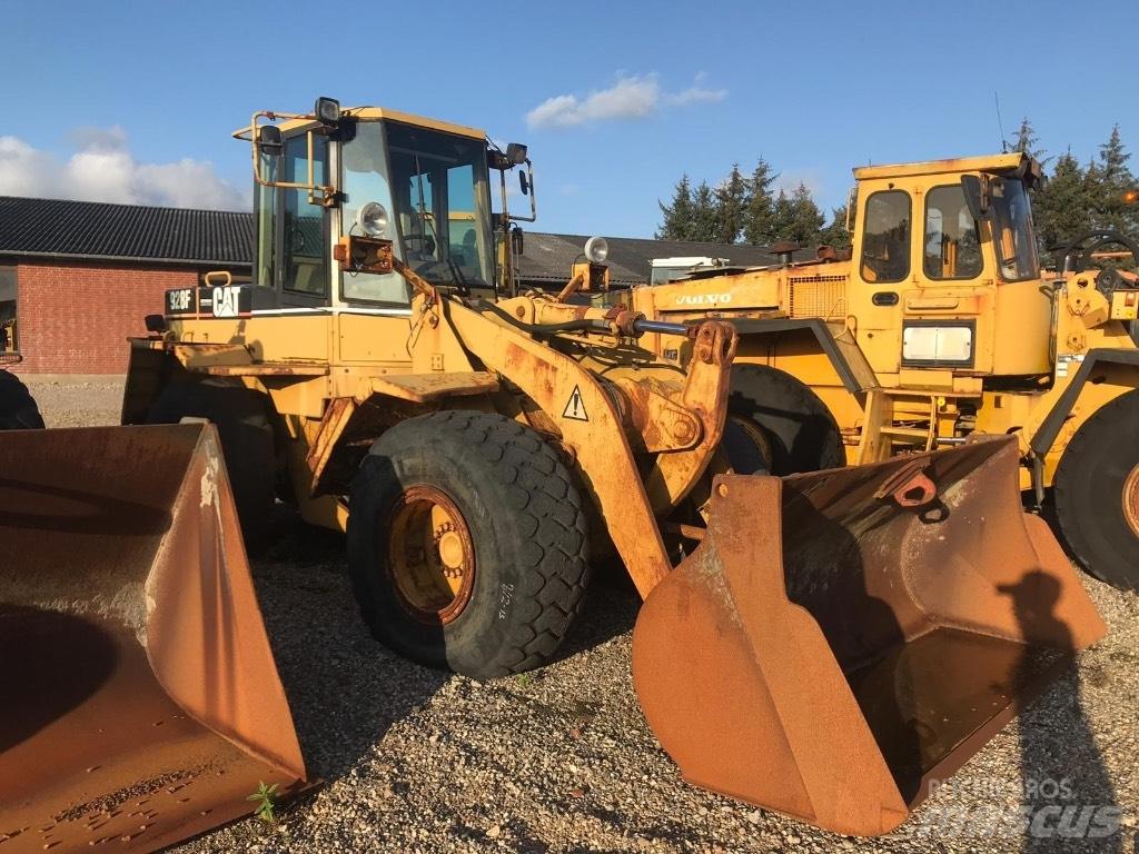 CAT 928F Naudoti ratiniai krautuvai