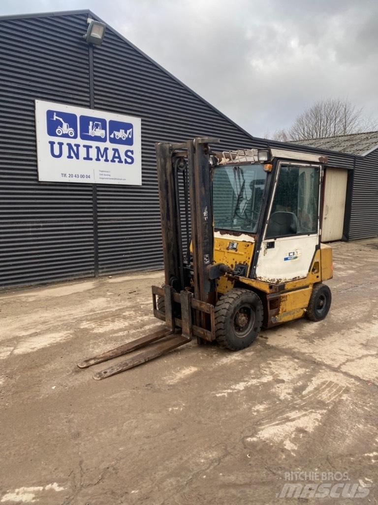 TCM FD 25 Dyzeliniai krautuvai