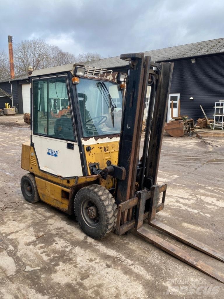 TCM FD 25 Dyzeliniai krautuvai