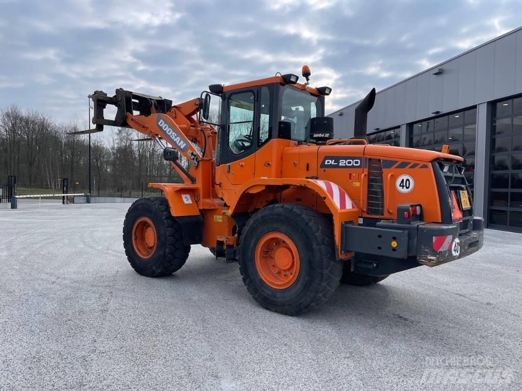 Doosan DL 200 Naudoti ratiniai krautuvai