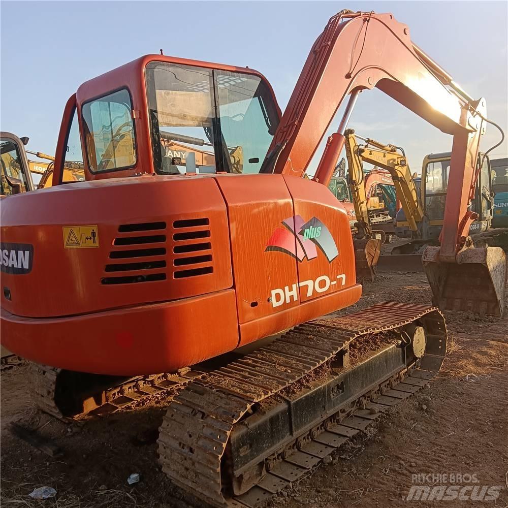 Doosan DH70 Vikšriniai ekskavatoriai