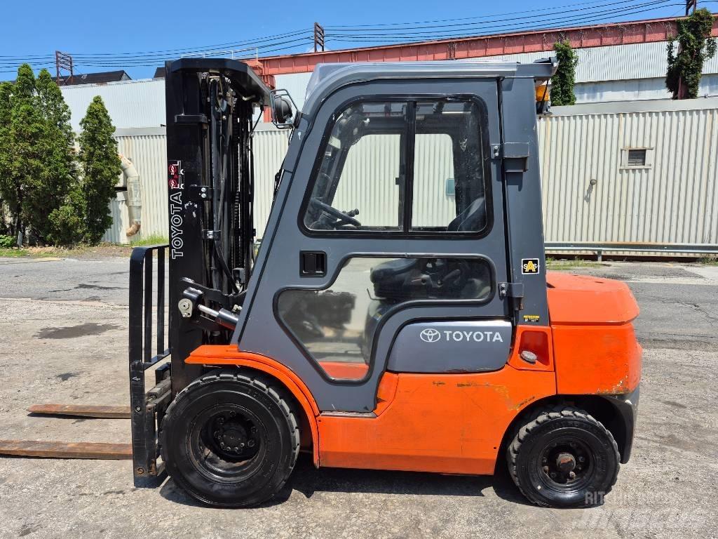 Toyota 7 FGU 25 Šakiniai krautuvai - Kita