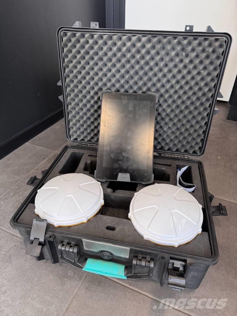 CAT 323 Vikšriniai ekskavatoriai