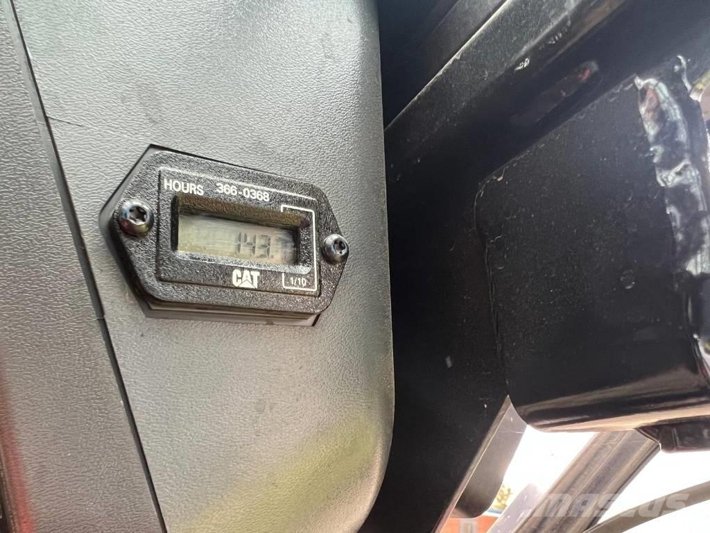 CAT 216 B 3 Krautuvai su šoniniu pasukimu