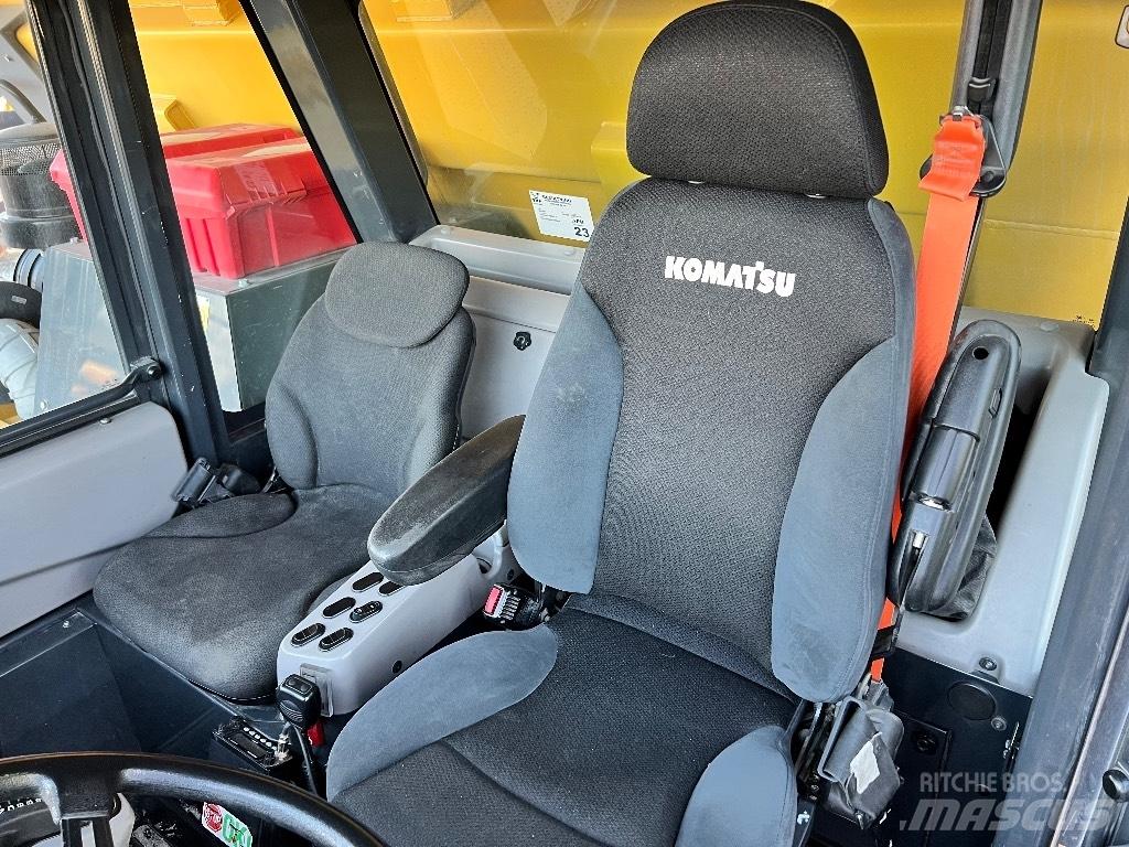 Komatsu 605-8 Atliekų išvežimo technika