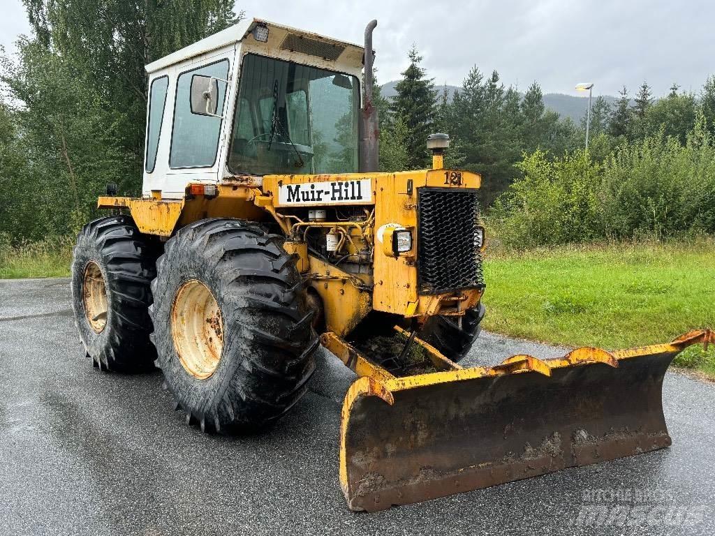 Muir-Hill MH121 Traktoriai
