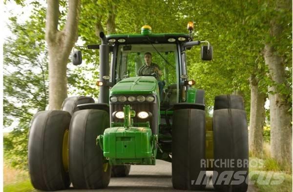 John Deere JD8270 Traktoriai