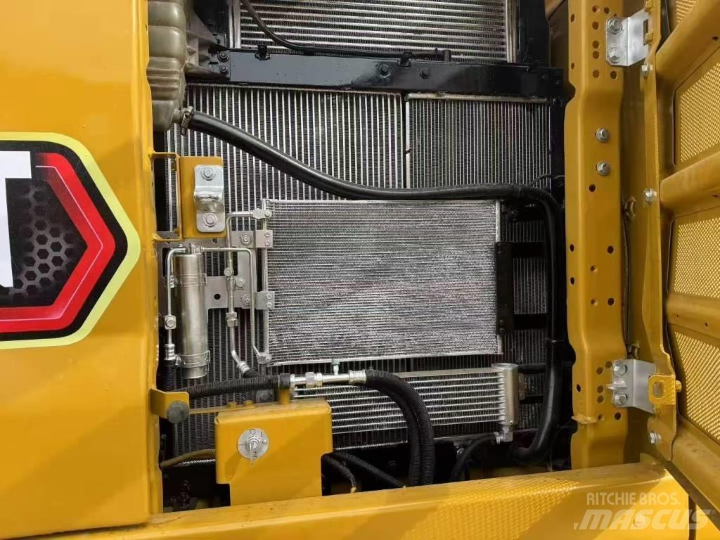 CAT 323GC Vikšriniai ekskavatoriai