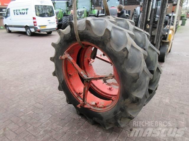 Goodyear 13.6/36 Padangos, ratai ir ratlankiai