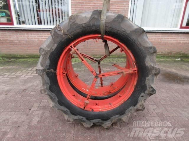 Goodyear 13.6/36 Padangos, ratai ir ratlankiai