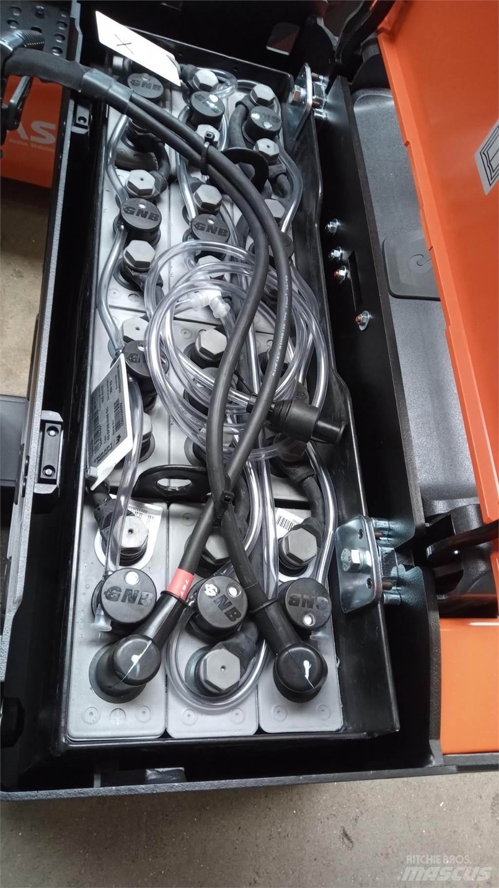 Toyota LPE200B Mažų aukščių keltuvai