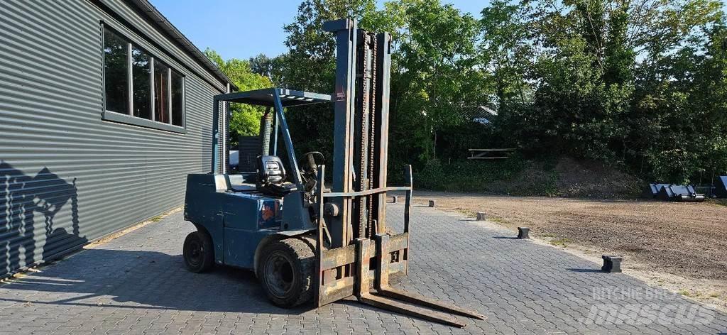 Clark 3 ton diesel Šakiniai krautuvai - Kita