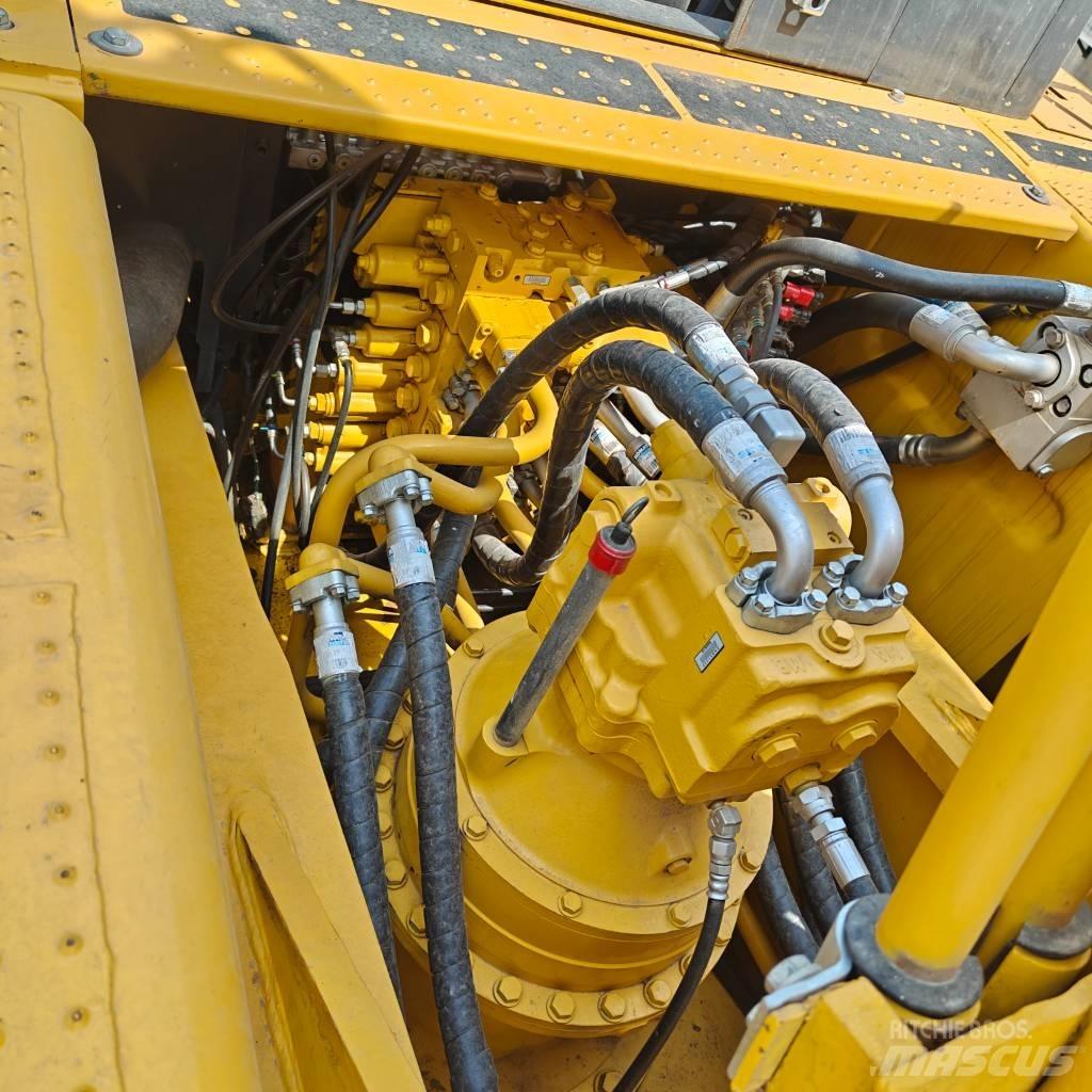 Komatsu 450LC-8 Vikšriniai ekskavatoriai