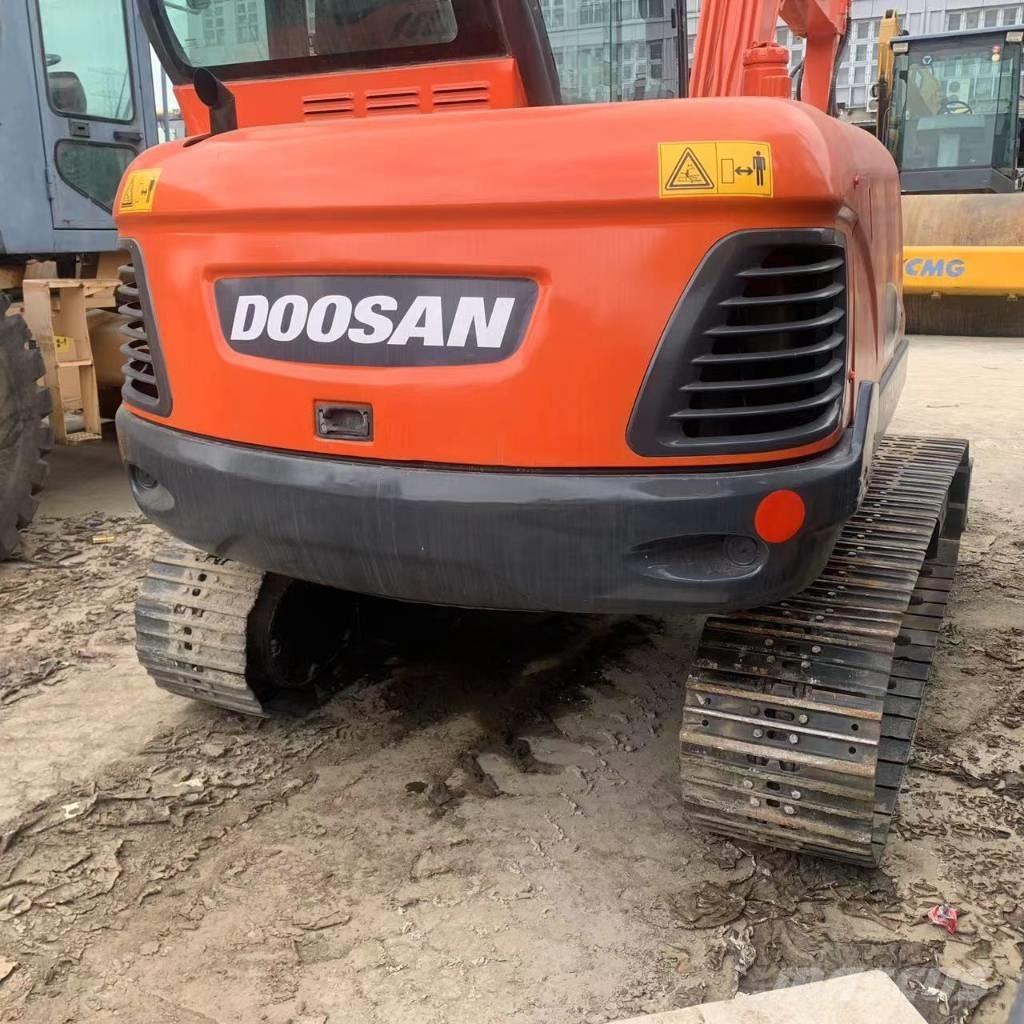 Doosan DX60 Vidutinės galios ekskavatoriai 7-12 t