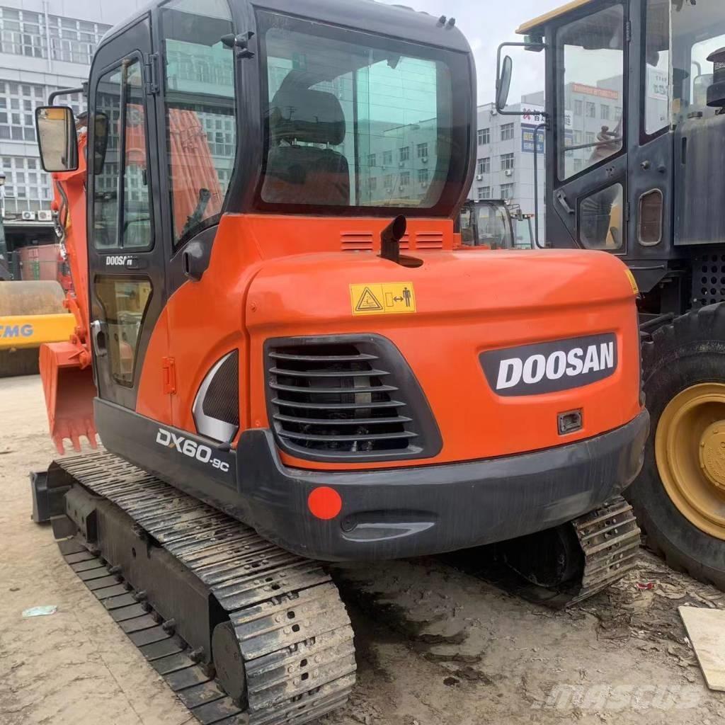 Doosan DX60 Vidutinės galios ekskavatoriai 7-12 t