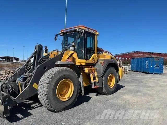 Volvo L 120 H Naudoti ratiniai krautuvai