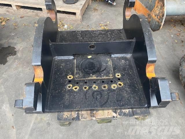 CAT CW70 kopplaat Griebtuvai