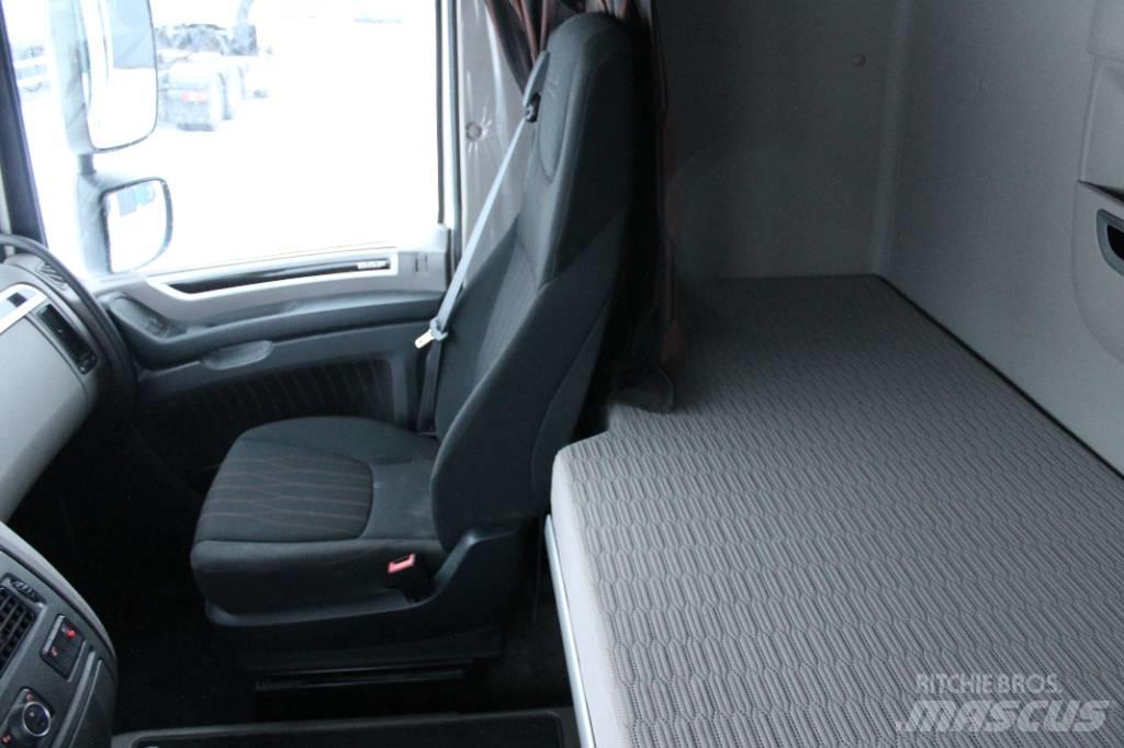 DAF XF530 6X4 FTT Naudoti vilkikai