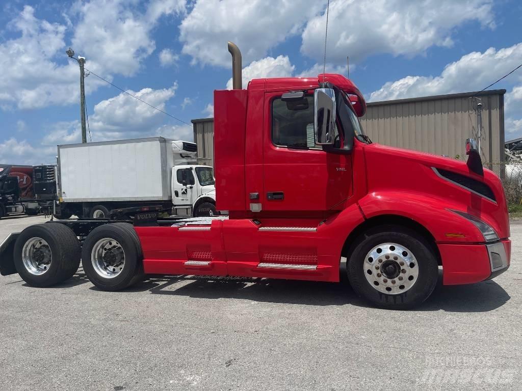 Volvo VNL64T300 Naudoti vilkikai