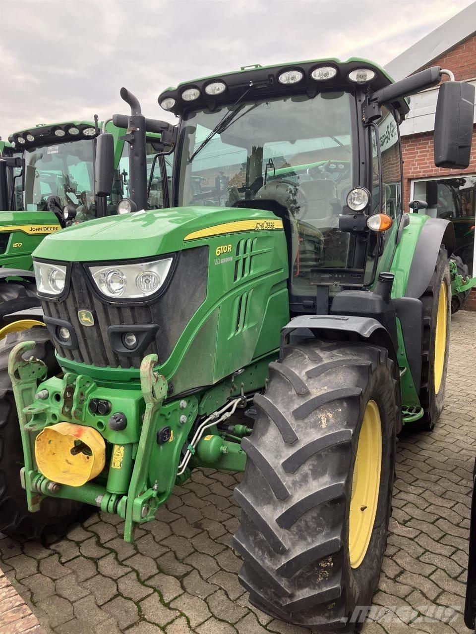 John Deere 6110R Traktoriai
